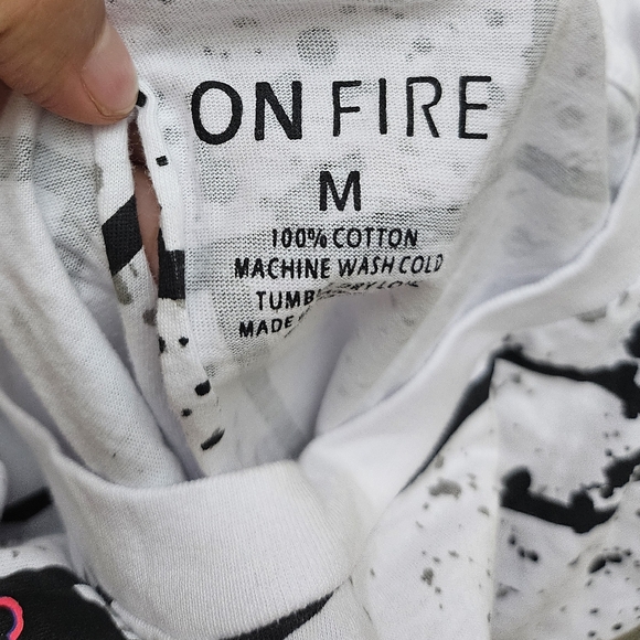 On Fire "Blessed Queen" Open Back Grafitty Print T-shirt Womam Size Medium - Picture 6 of 8